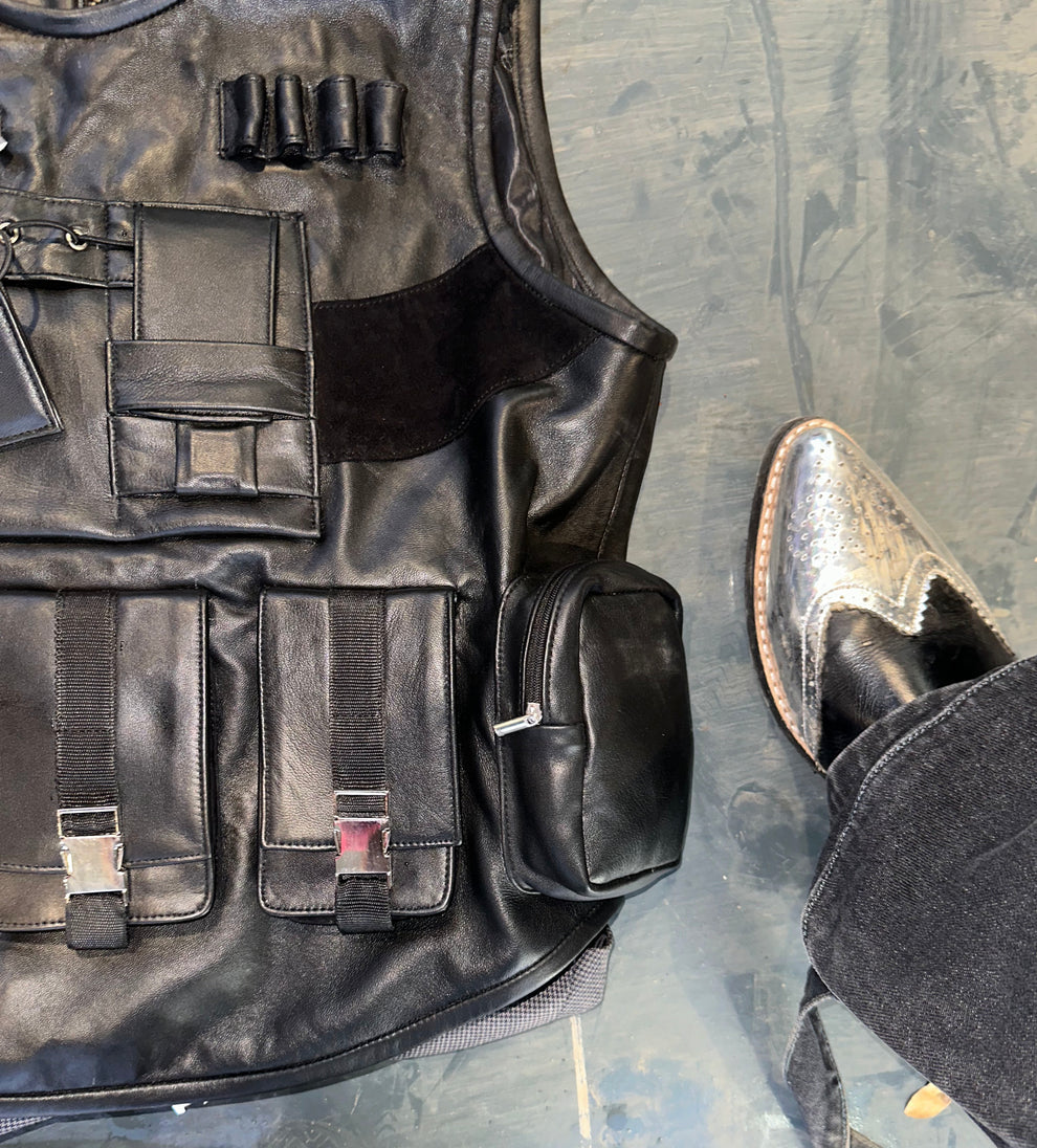 IronHide Tactical Street Vest – Multi-Pocket Utility in Jet Black