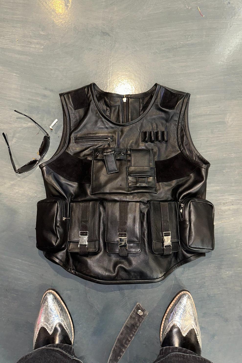 IronHide Tactical Street Vest – Multi-Pocket Utility in Jet Black