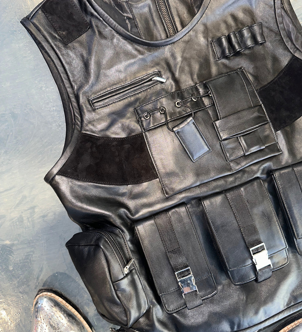 IronHide Tactical Street Vest – Multi-Pocket Utility in Jet Black